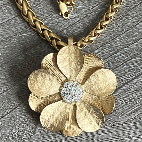 Premier Designs Jewelry - Premier Designs Gold Floral Necklace brooch Pendant